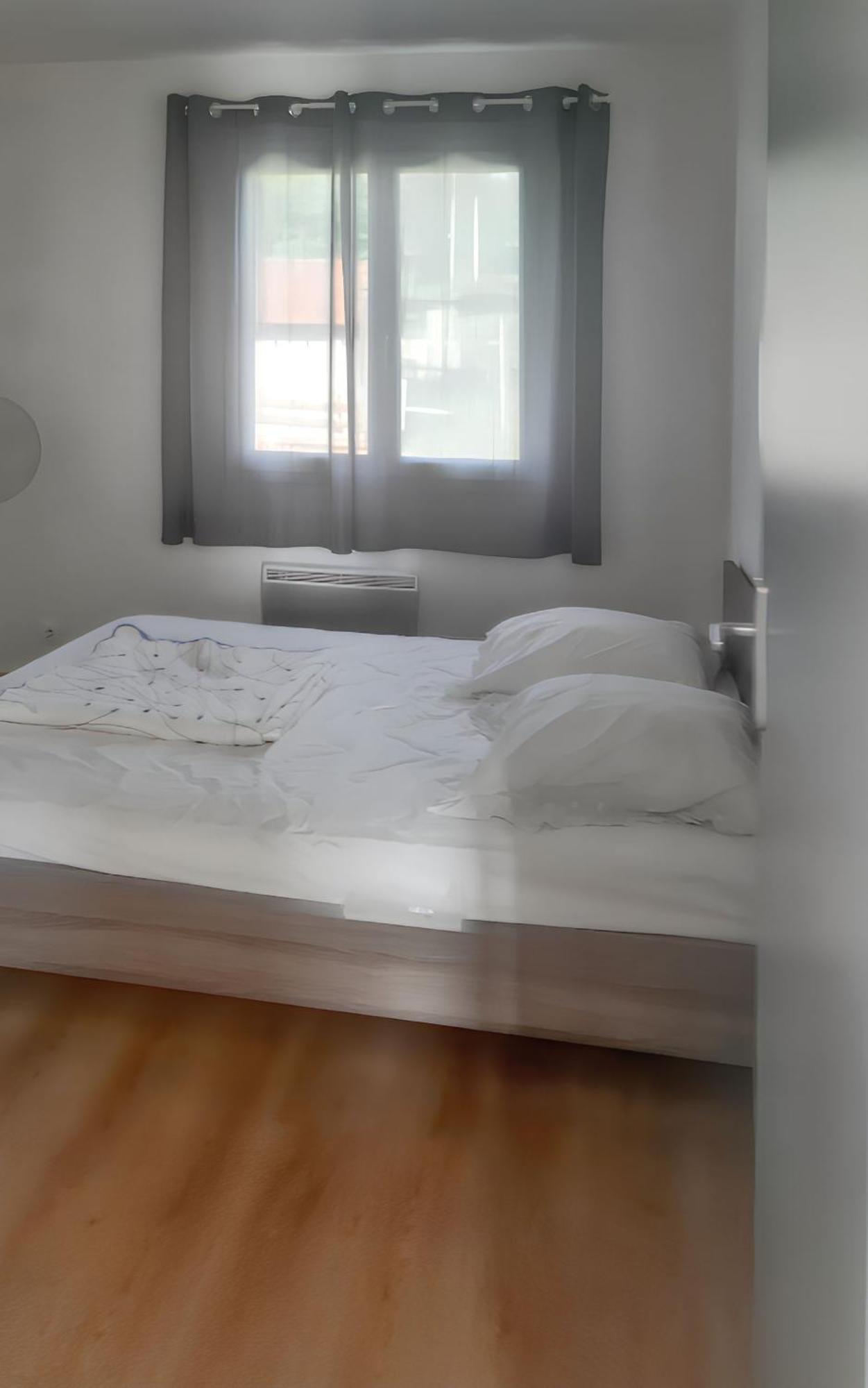 Maison Chaleureuse A Sully Avec Vue Sur La Montagne Екстериор снимка