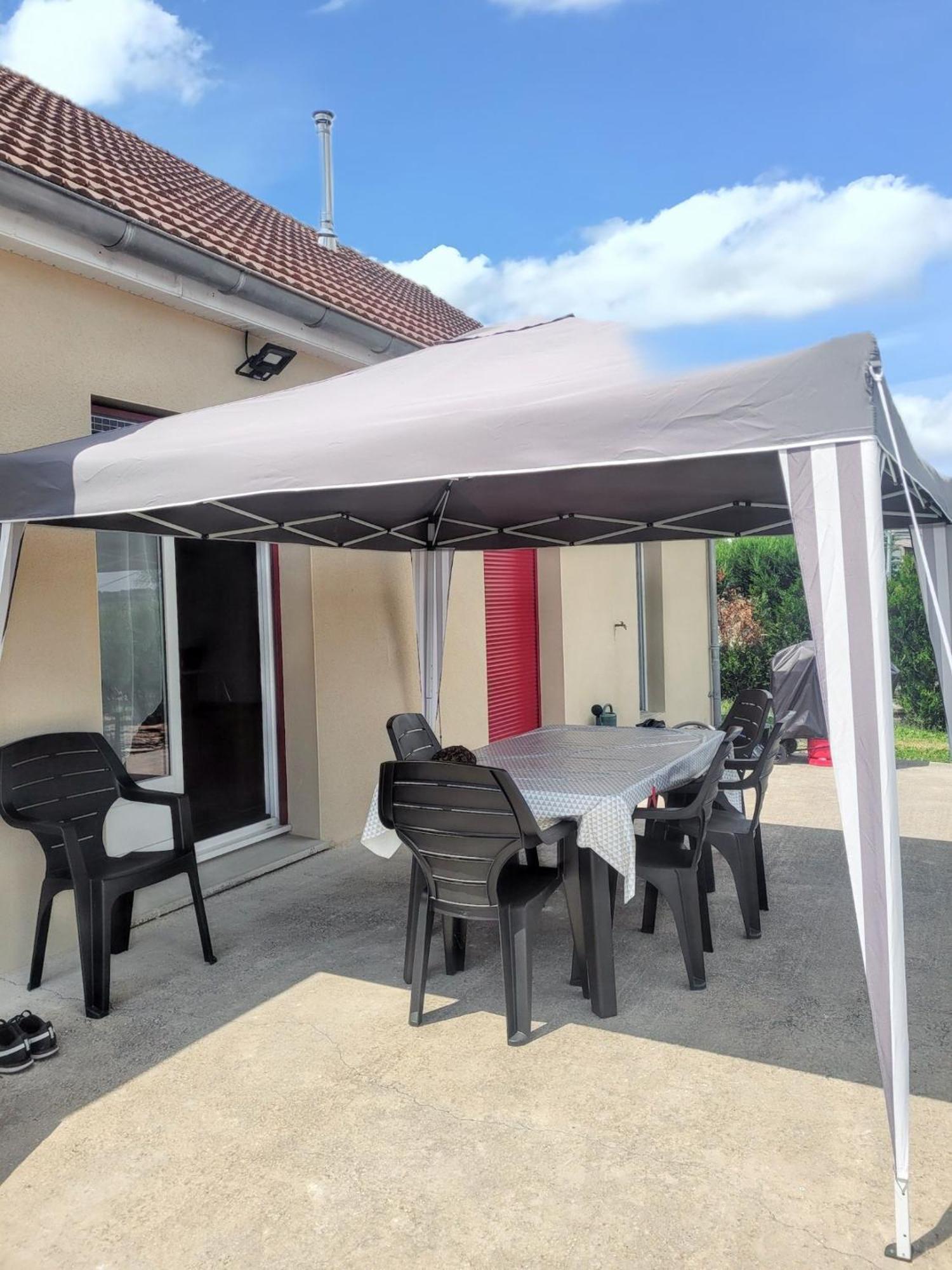 Maison Chaleureuse A Sully Avec Vue Sur La Montagne Екстериор снимка